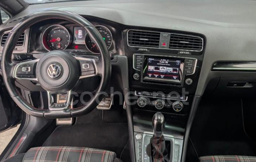VOLKSWAGEN Golf GTI
